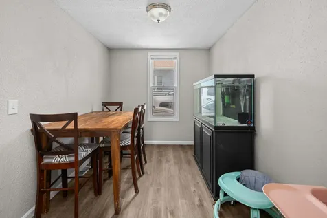 220 30TH Avenue East Moline IL 61244