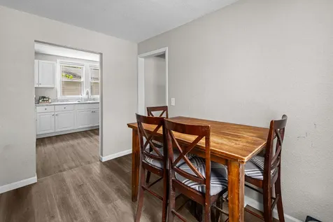 220 30TH Avenue East Moline IL 61244