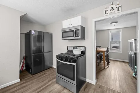 220 30TH Avenue East Moline IL 61244