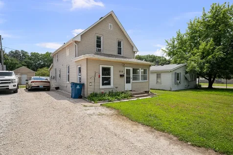 220 30TH Avenue East Moline IL 61244