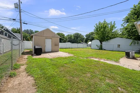 220 30TH Avenue East Moline IL 61244