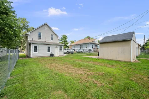 220 30TH Avenue East Moline IL 61244