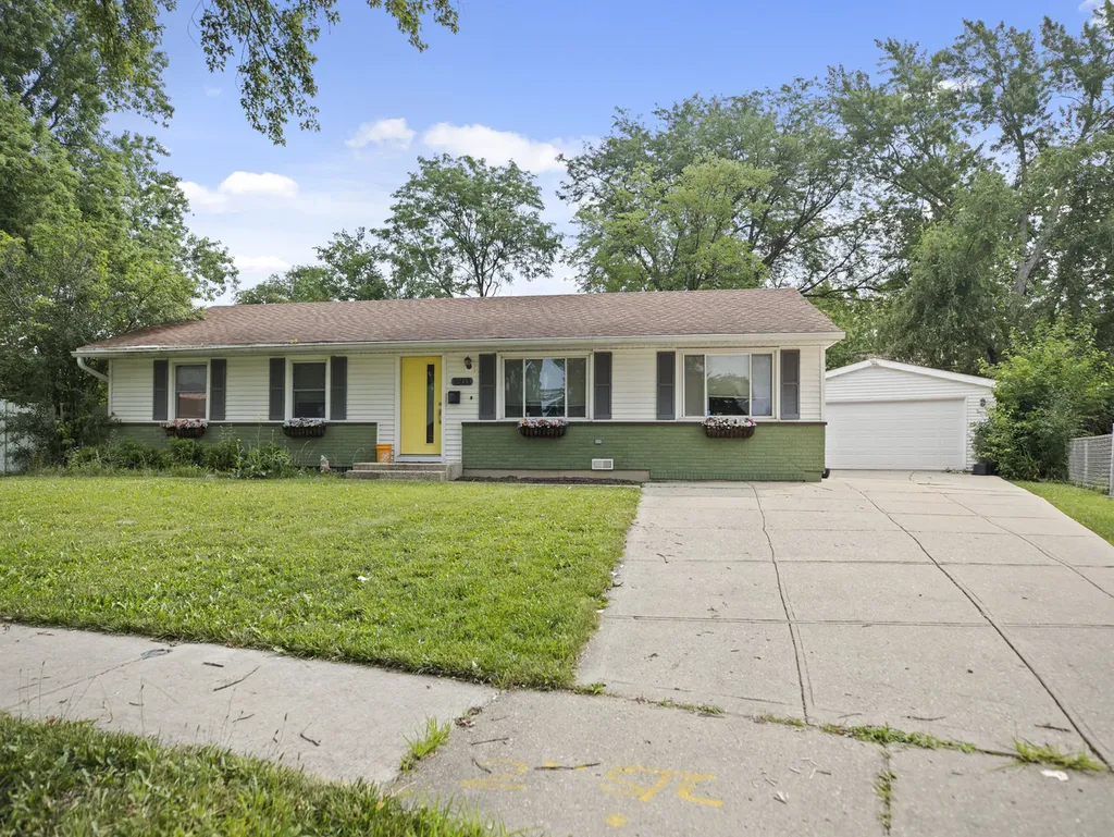 1603 Roder Court Streamwood IL 60107