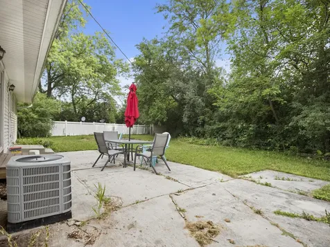 1603 Roder Court Streamwood IL 60107
