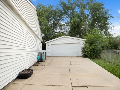 1603 Roder Court Streamwood IL 60107