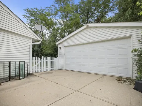 1603 Roder Court Streamwood IL 60107
