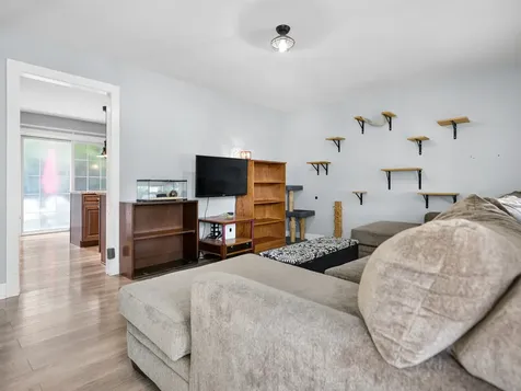 1603 Roder Court Streamwood IL 60107