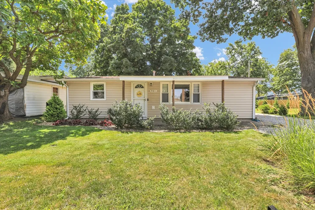 901 East Fairview Drive Tuscola IL 61953