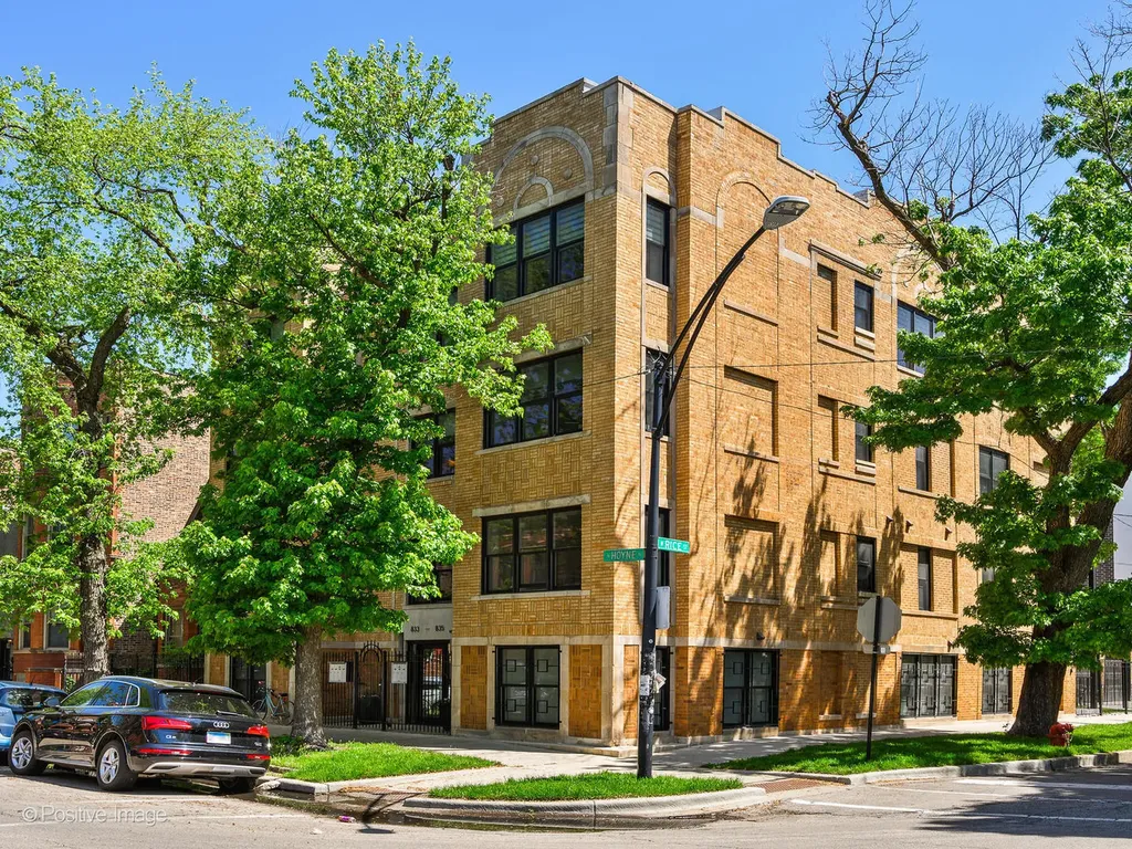 833 North Hoyne Avenue Chicago IL 60622
