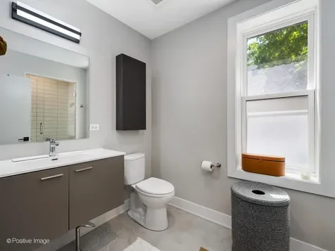 833 North Hoyne Avenue Chicago IL 60622