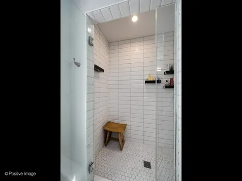 833 North Hoyne Avenue Chicago IL 60622