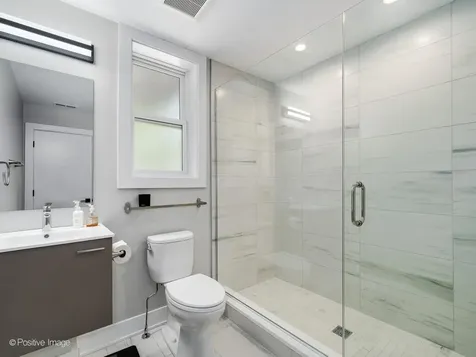 833 North Hoyne Avenue Chicago IL 60622