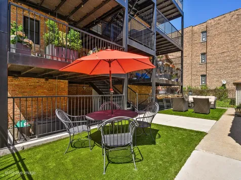 833 North Hoyne Avenue Chicago IL 60622