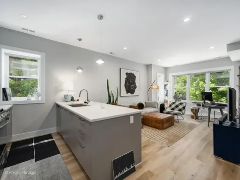 833 North Hoyne Avenue Chicago IL 60622