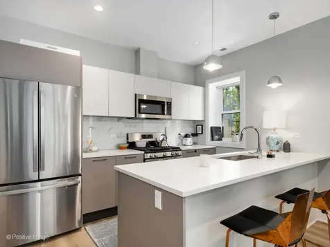 833 North Hoyne Avenue Chicago IL 60622