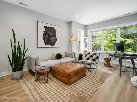833 North Hoyne Avenue Chicago IL 60622
