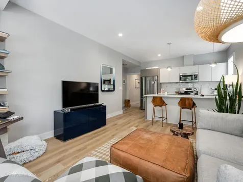 833 North Hoyne Avenue Chicago IL 60622