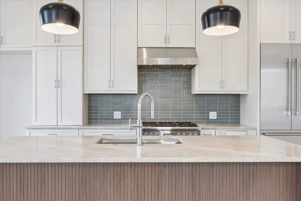 3820 North Damen Avenue Chicago IL 60618