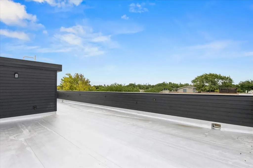 3820 North Damen Avenue Chicago IL 60618