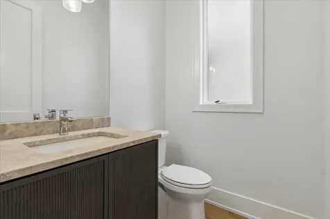 3820 North Damen Avenue Chicago IL 60618