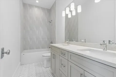 3820 North Damen Avenue Chicago IL 60618