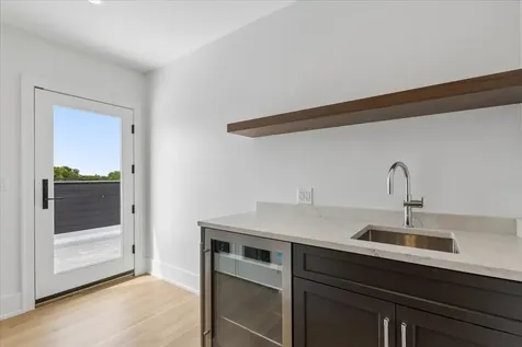 3820 North Damen Avenue Chicago IL 60618