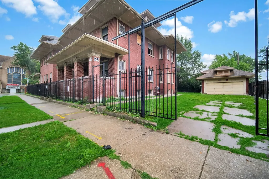446 North Pine Avenue Chicago IL 60644