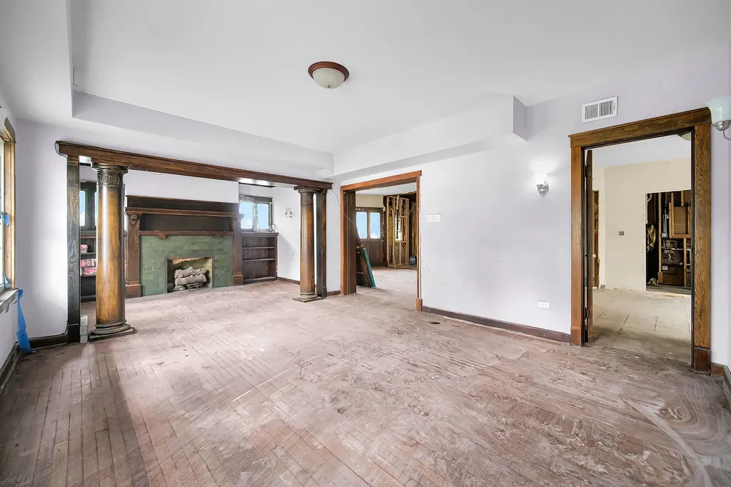 446 North Pine Avenue Chicago IL 60644