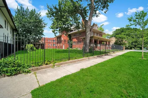 446 North Pine Avenue Chicago IL 60644