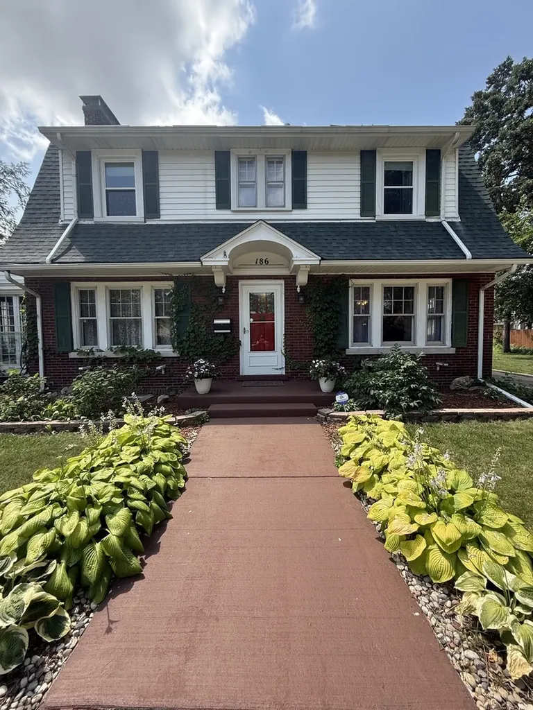 186 North Du Bois Avenue Elgin IL 60123
