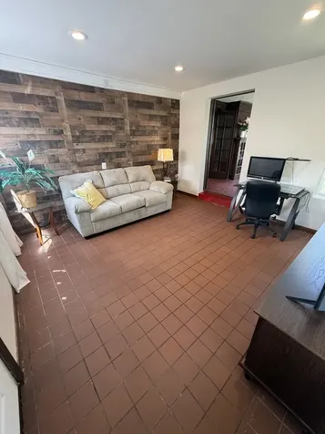 186 North Du Bois Avenue Elgin IL 60123