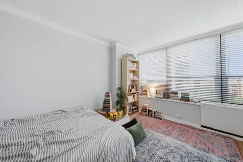 1560 North Sandburg Terrace Chicago IL 60610