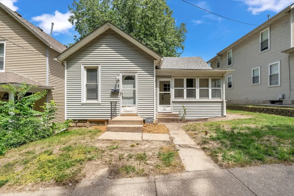 2711 9TH Avenue Rock Island IL 61201