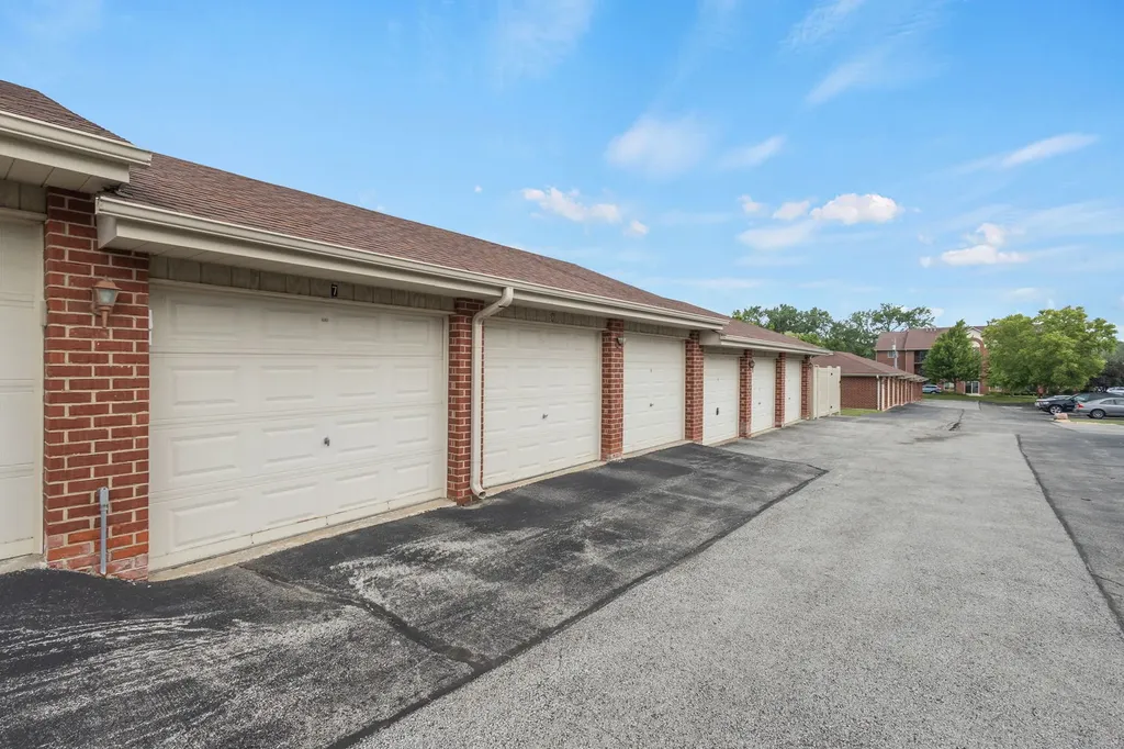 7025 Heritage Circle Orland Park IL 60462