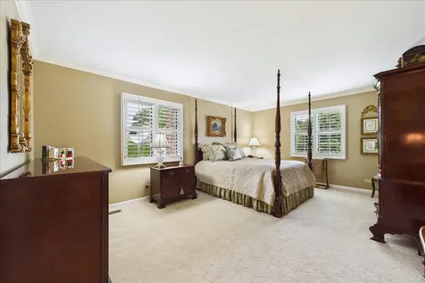 120 West Blackthorn Lane Lake Forest IL 60045