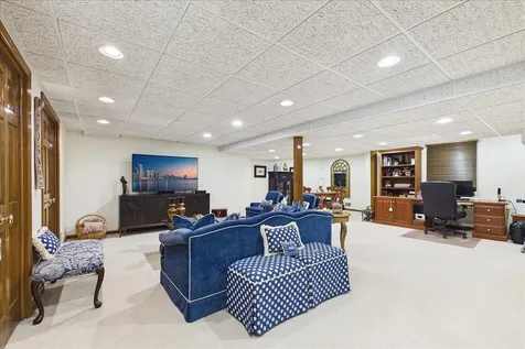 120 West Blackthorn Lane Lake Forest IL 60045