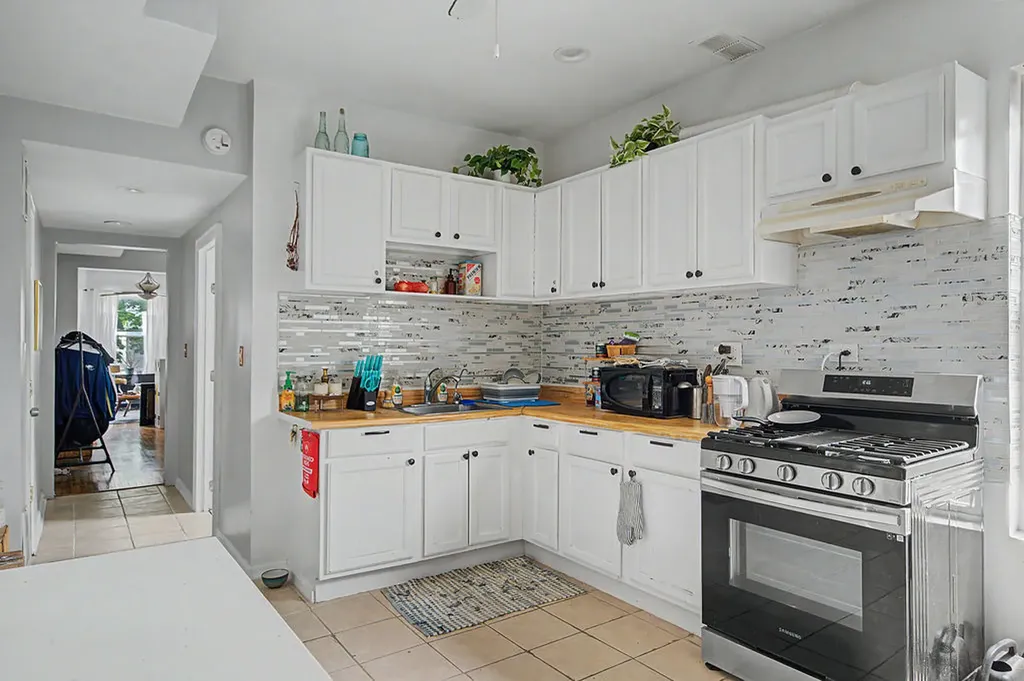 852 North Springfield Avenue Chicago IL 60651