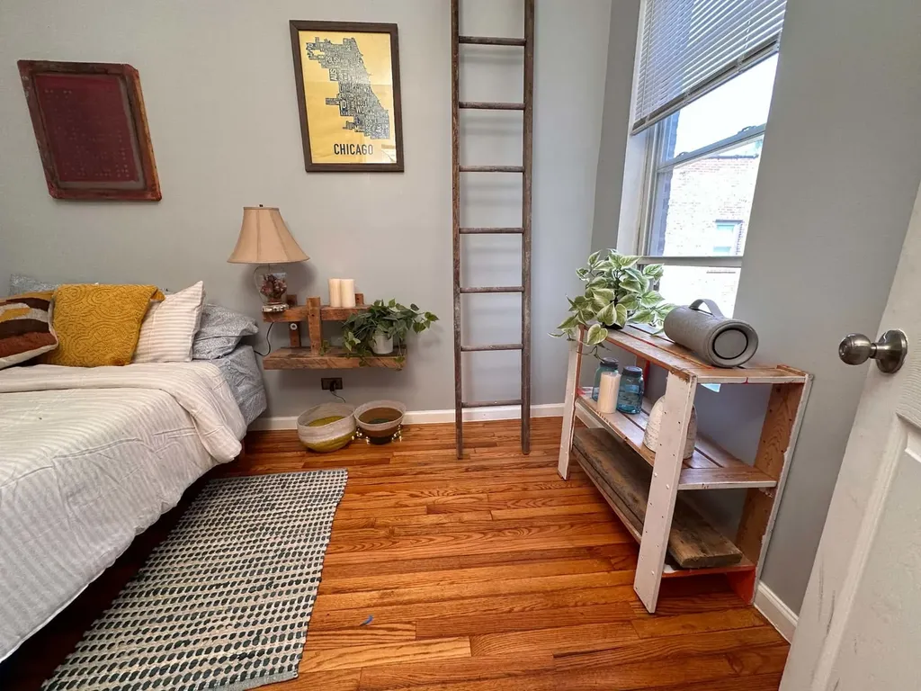 852 North Springfield Avenue Chicago IL 60651