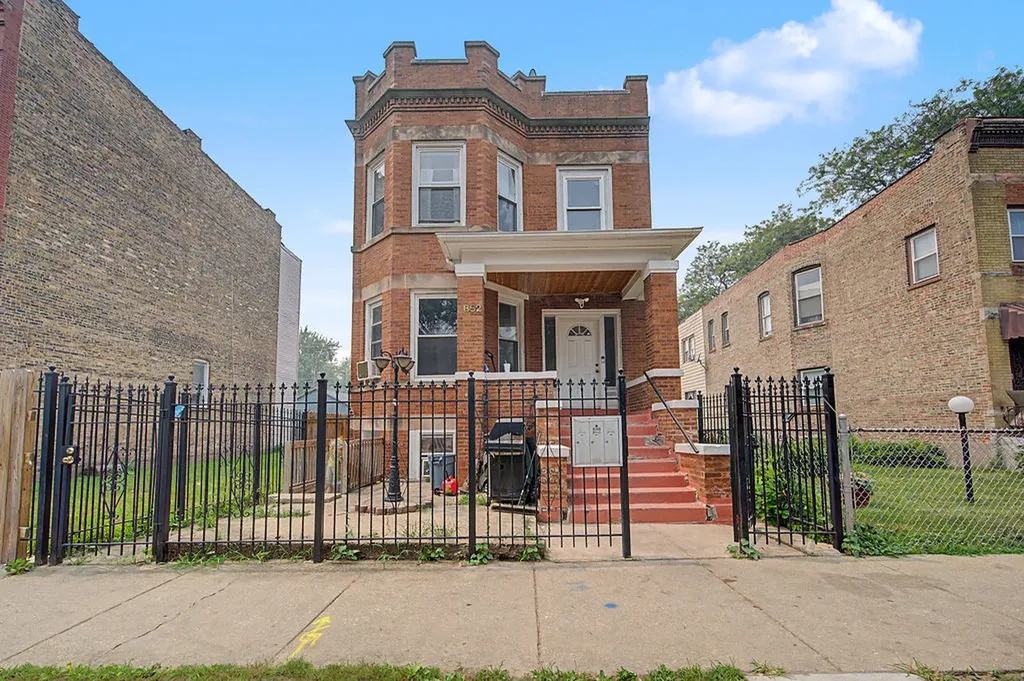852 North Springfield Avenue Chicago IL 60651