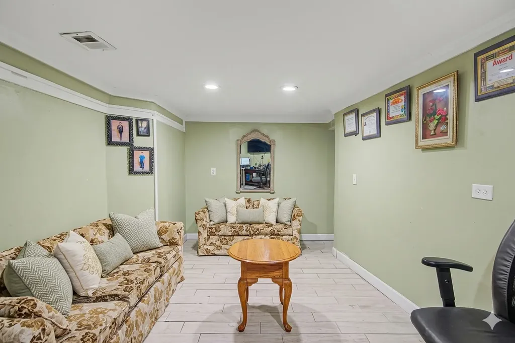 852 North Springfield Avenue Chicago IL 60651