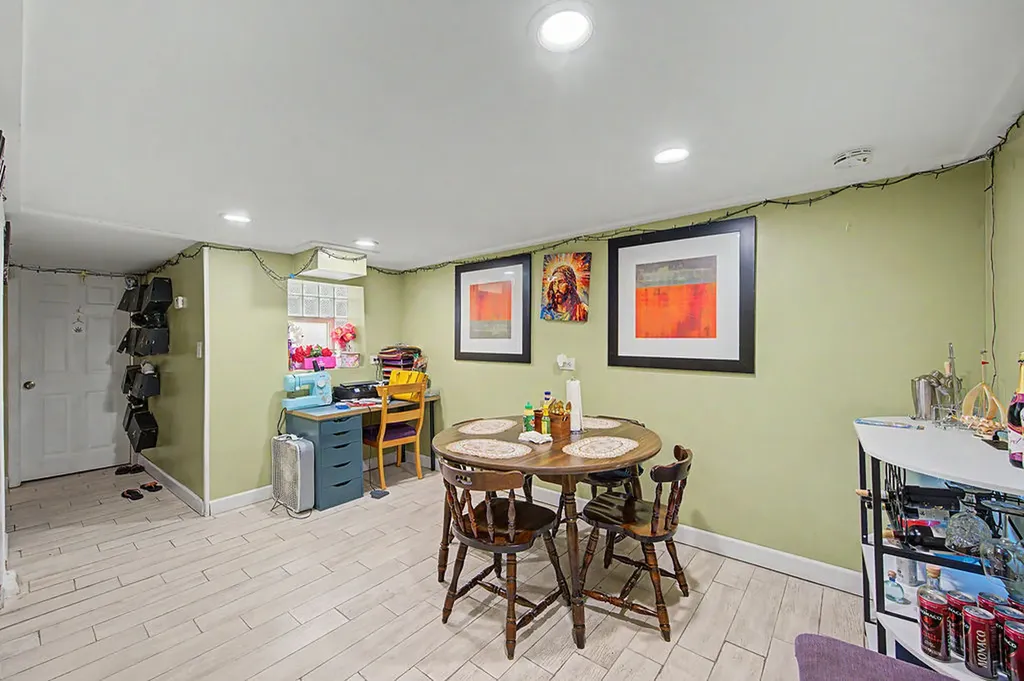 852 North Springfield Avenue Chicago IL 60651