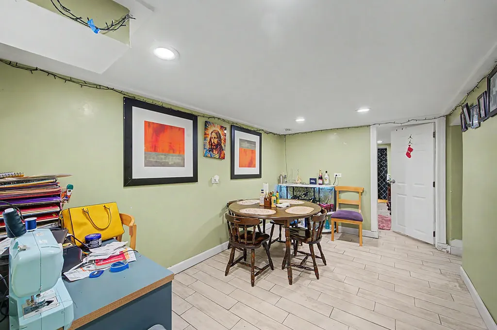 852 North Springfield Avenue Chicago IL 60651