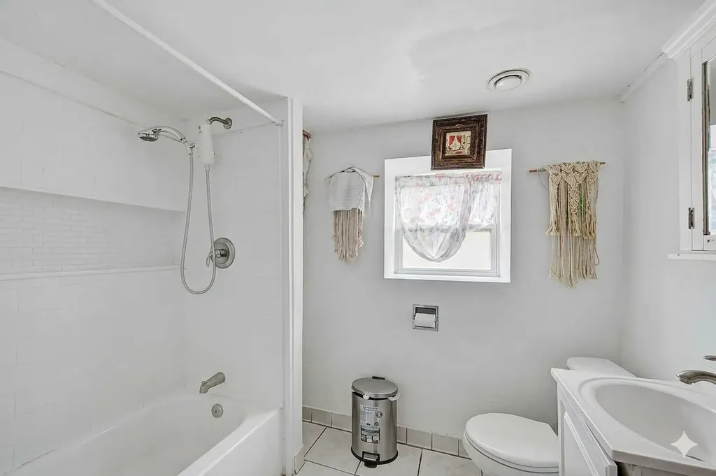 852 North Springfield Avenue Chicago IL 60651