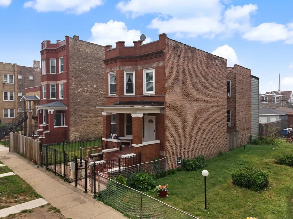 852 North Springfield Avenue Chicago IL 60651