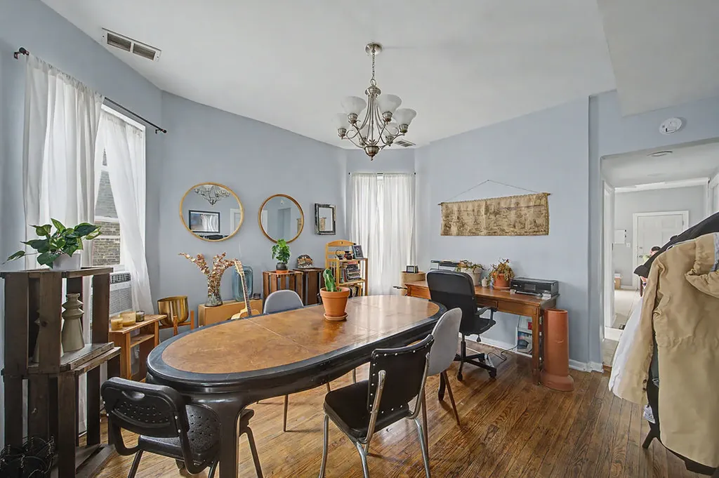 852 North Springfield Avenue Chicago IL 60651