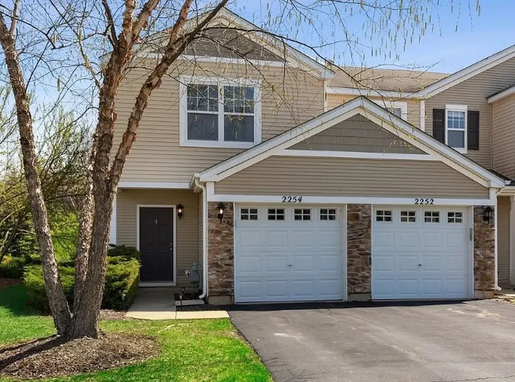 2254 Flagstone Lane Carpentersville IL 60110