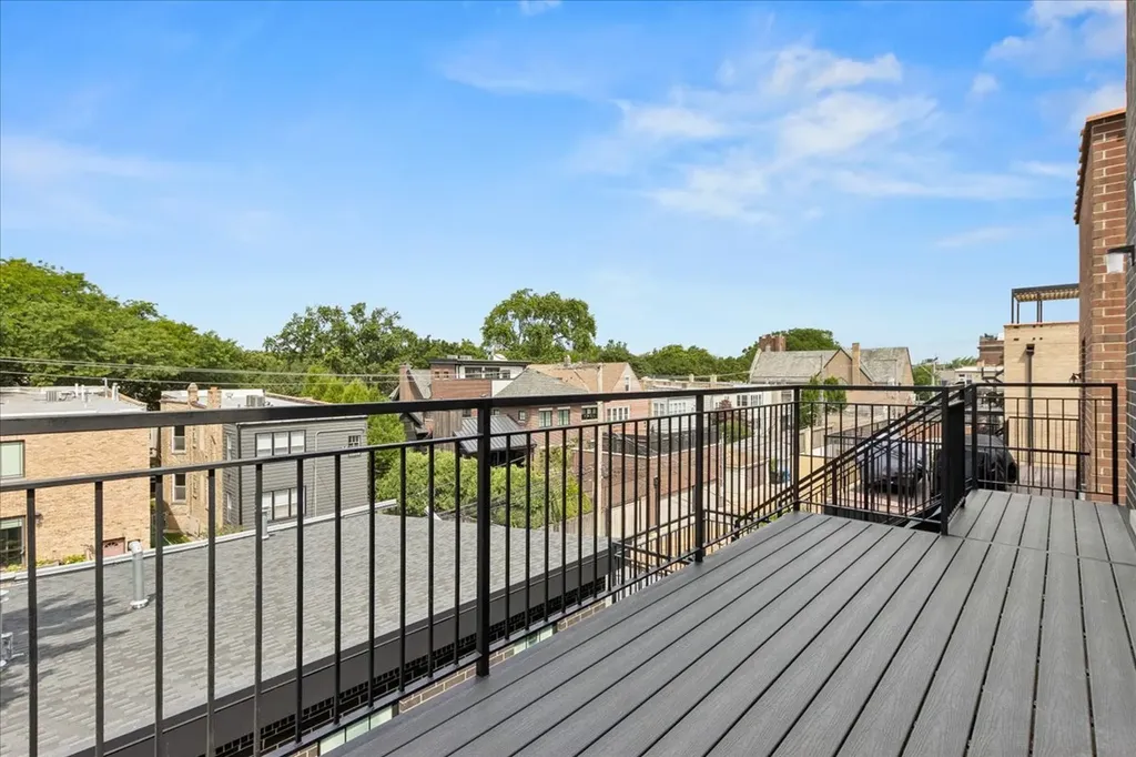 3820 North Damen Avenue Chicago IL 60618