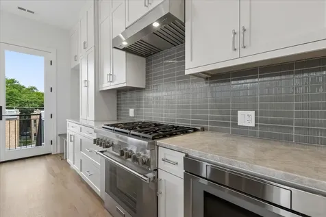 3820 North Damen Avenue Chicago IL 60618
