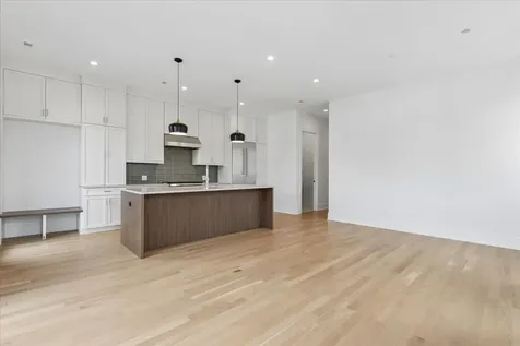 3820 North Damen Avenue Chicago IL 60618