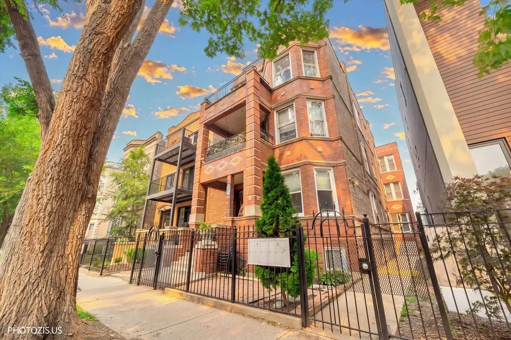 835 North Maplewood Avenue Chicago IL 60622